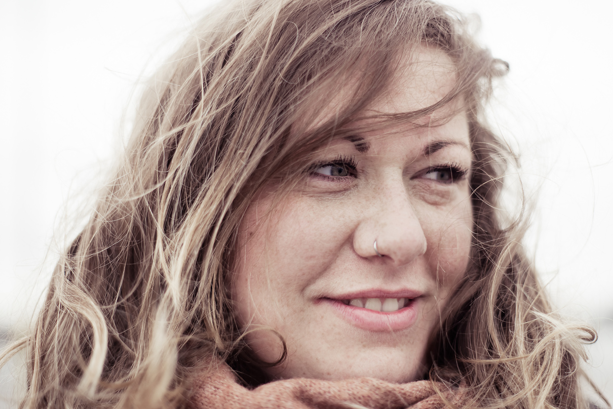 philosophy-of-happiness-girl-smiling-main