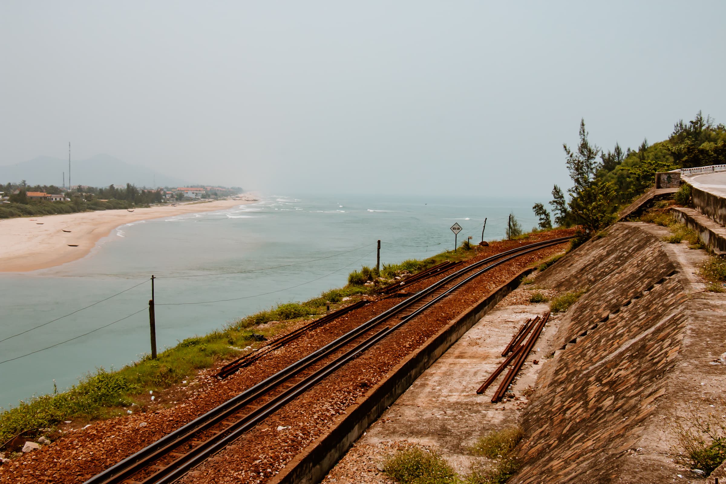 Hai Van pass Vietnam train