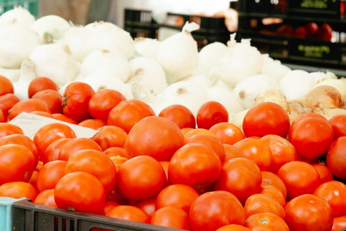Esporles Mallorca Bauernmarkt Tomaten Zwiebeln