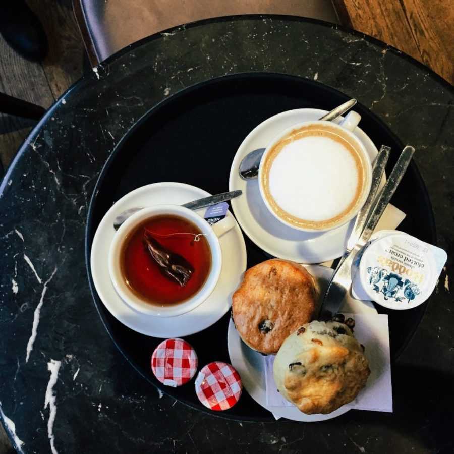 Aberdeen Sehenswürdigkeiten Schottland Afternoon Tea mit Scones und Clotted Cream