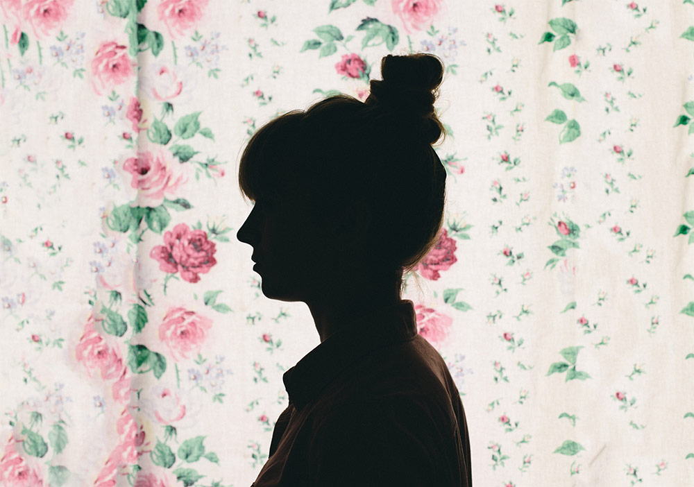 negative-thoughts-girl-profile-flowers
