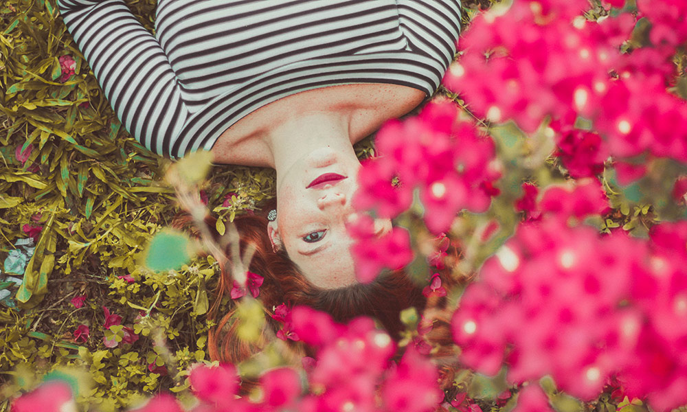 the-art-of-chinese-face-reading-girl-flowers