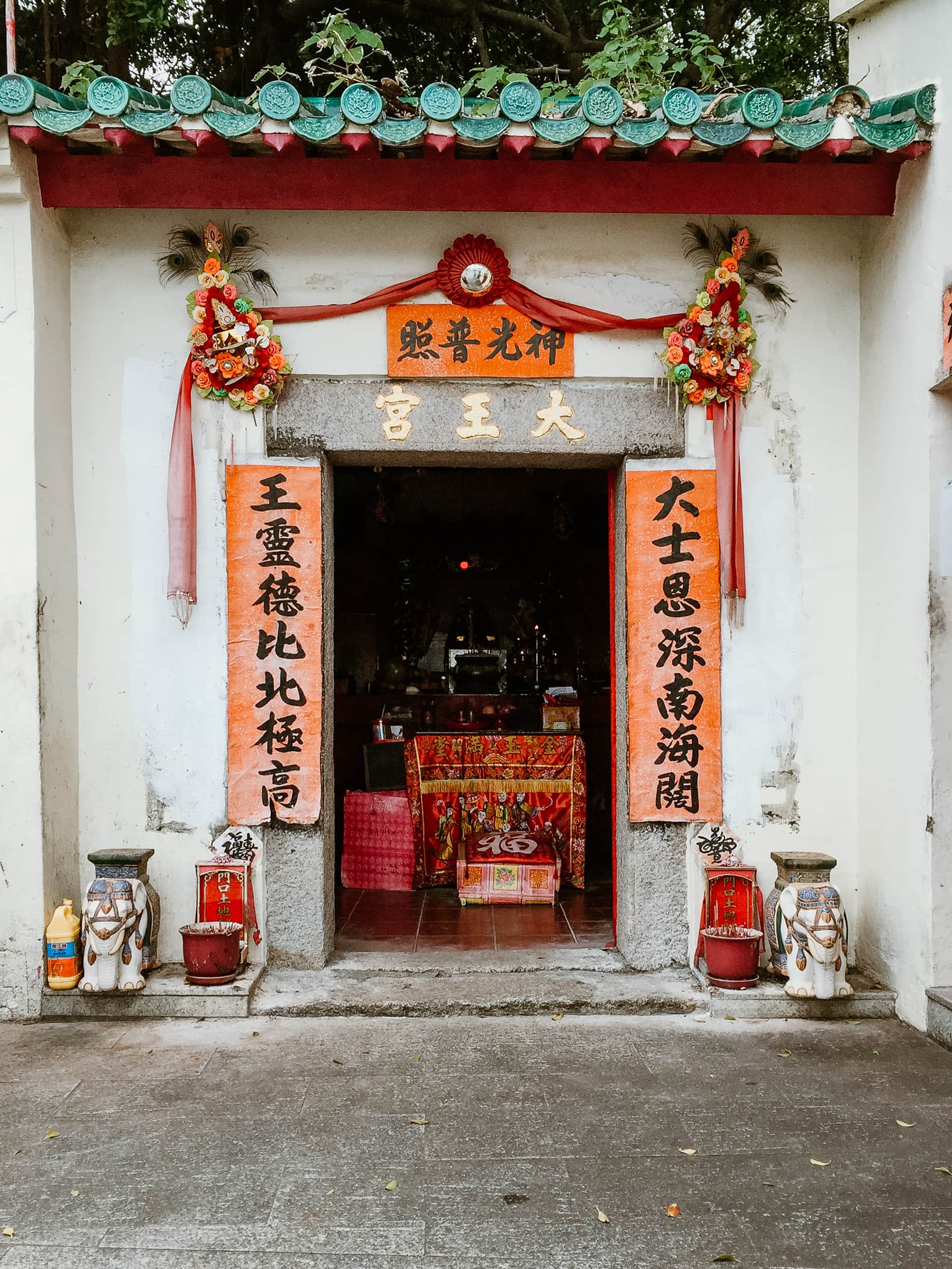 small temple in stanley beach hongkong