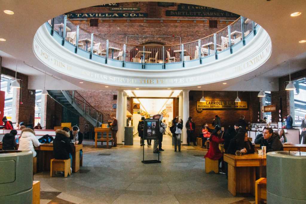 food court im quincy market boston