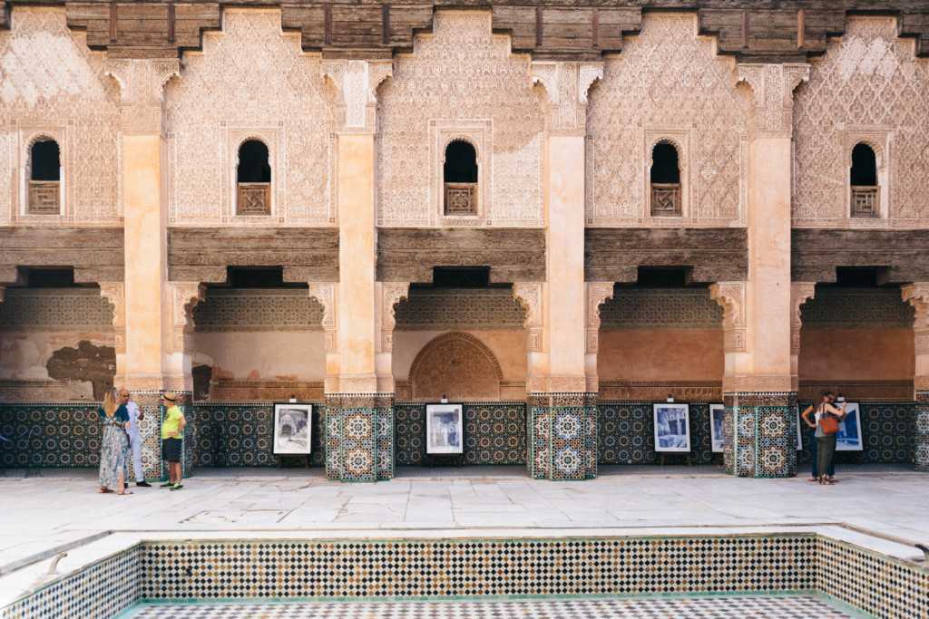 Marrakesch Sehenswürdigkeiten Medersa Ben Youssef Innenhof