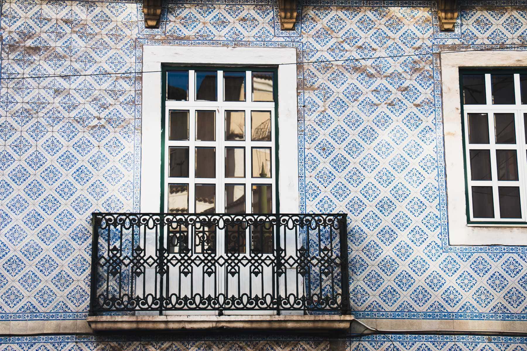 Fassade mit Azulejos in Lissabon Portugal