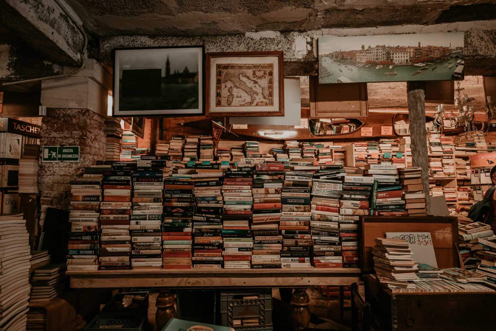 Libreria Acqua Alta Venedig Buchladen Bücher