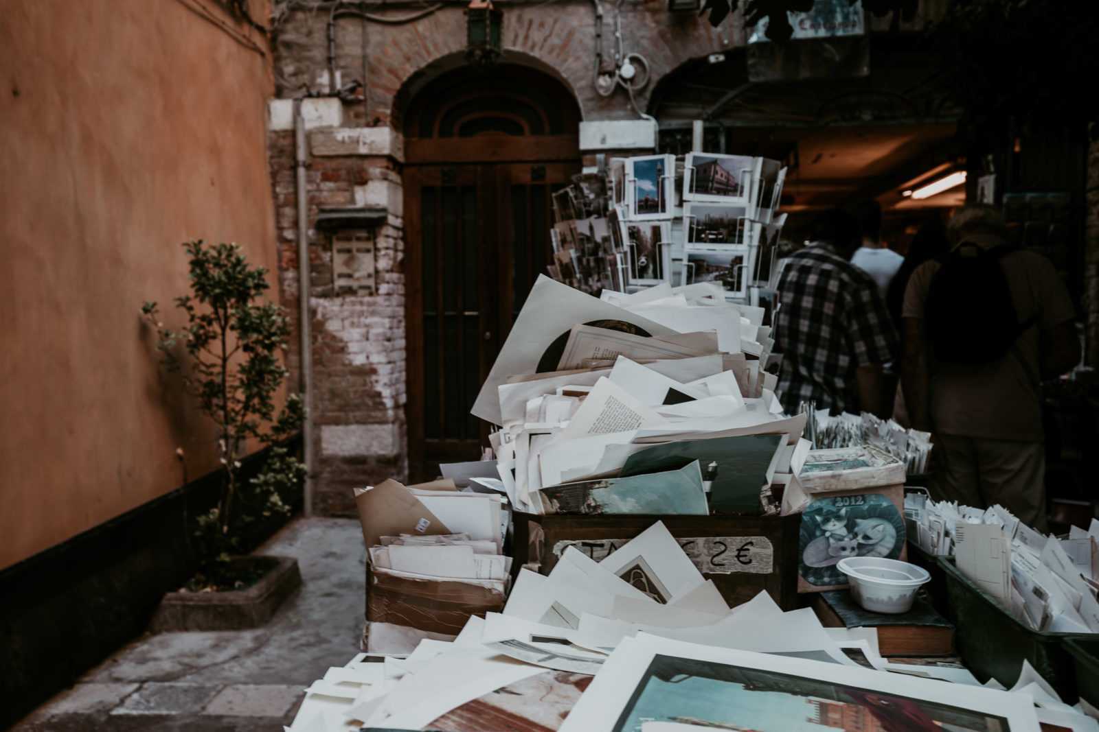 Libreria Acqua Alta Venedig Buchhandlung Eingang