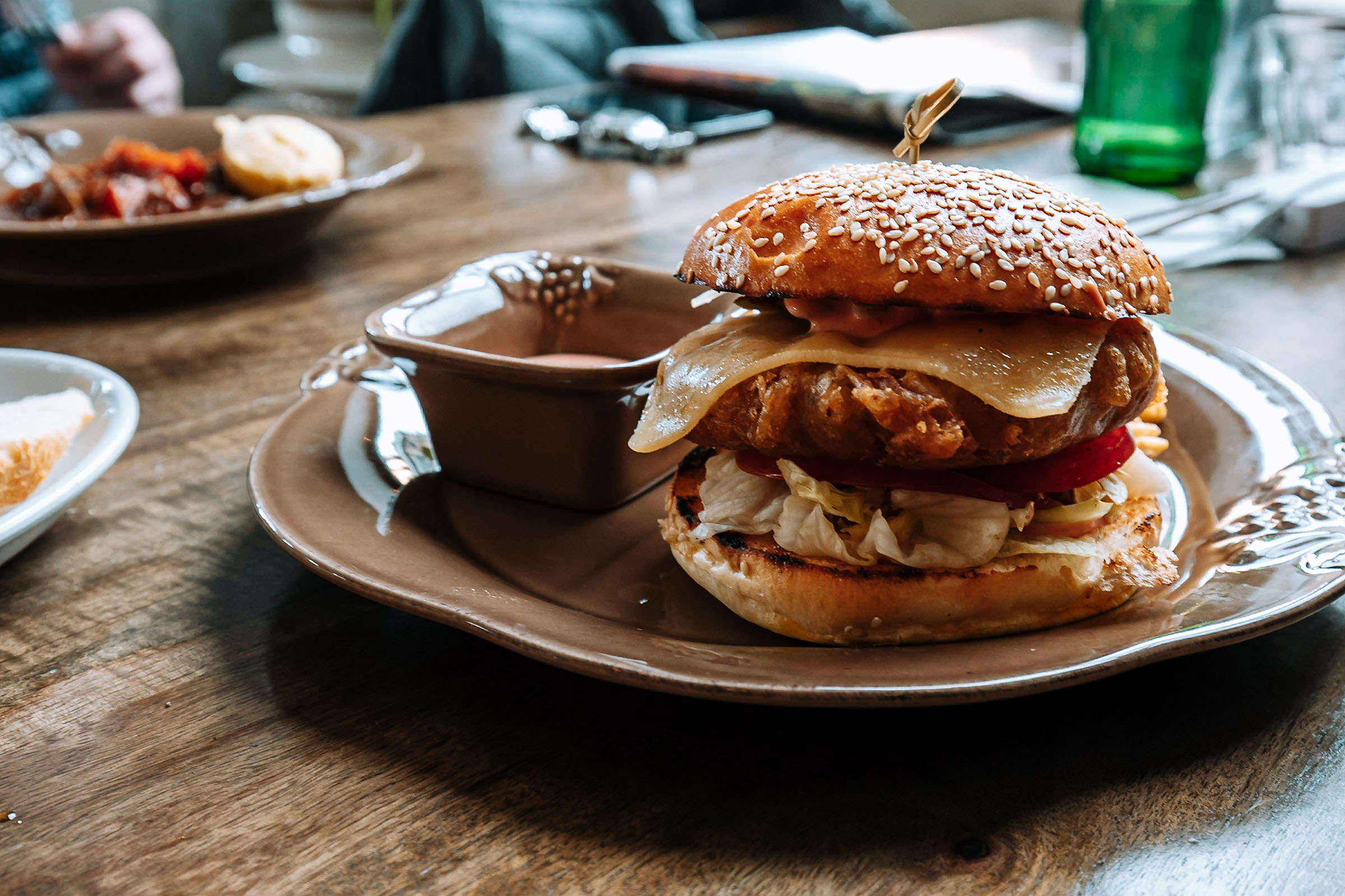 Burger im Fabrika Tbilisi Restaurant