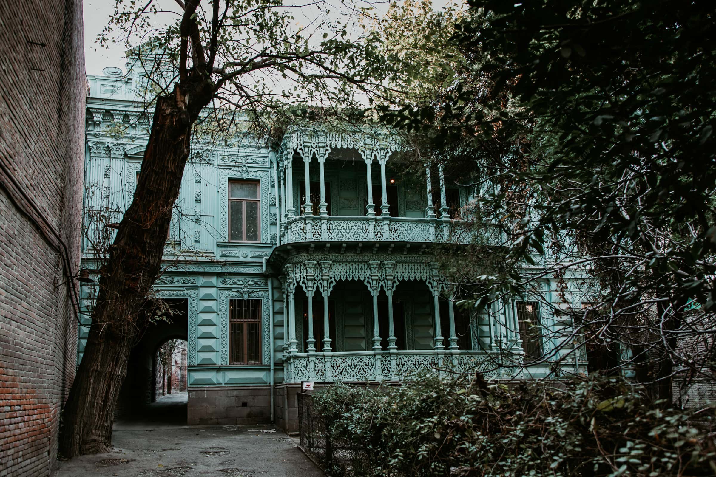tiflis sehenswürdigkeiten balkone