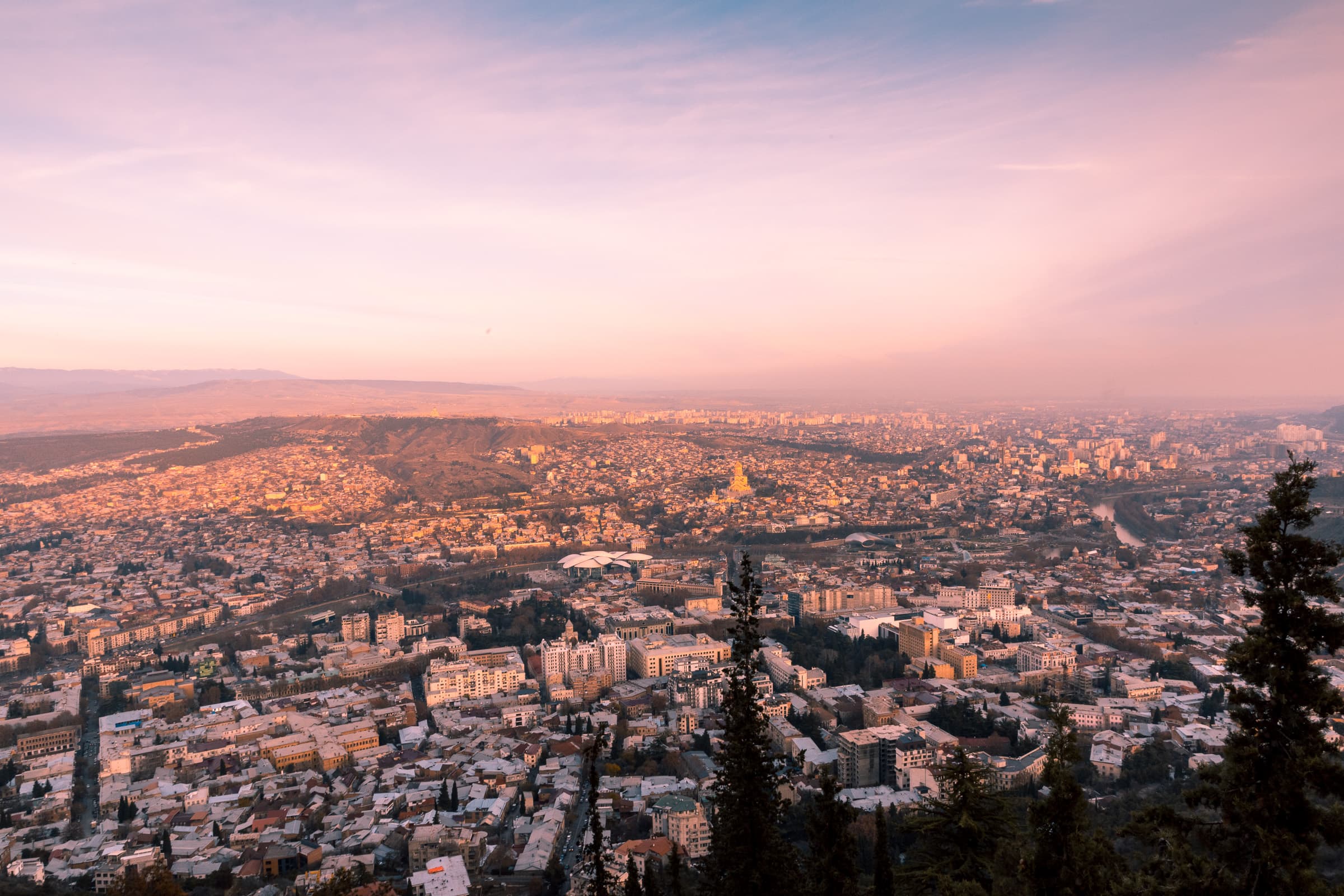 Tiflis Sehenswürdigkeiten Aussicht vom Mtatsinda über Tbilisi