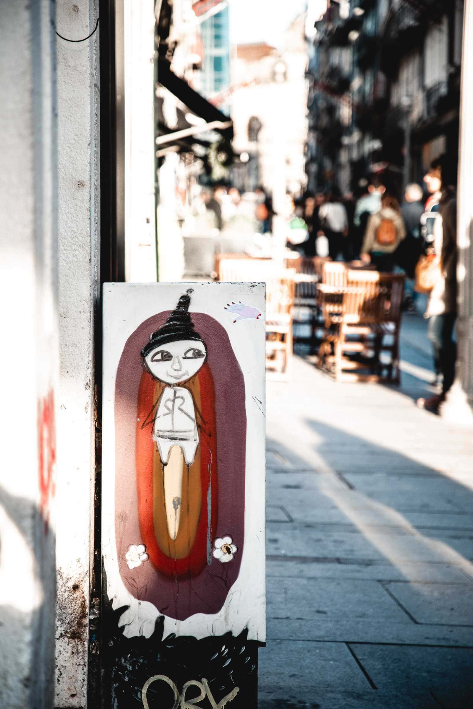 Street Art auf der rua das flores in Porto