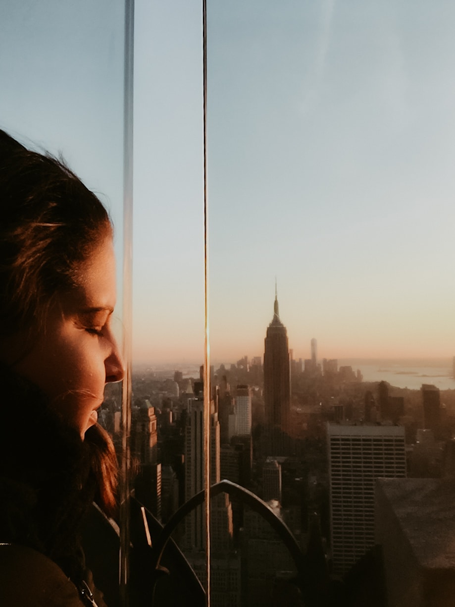 Porträt vor Sonnenuntergang Empire State Building