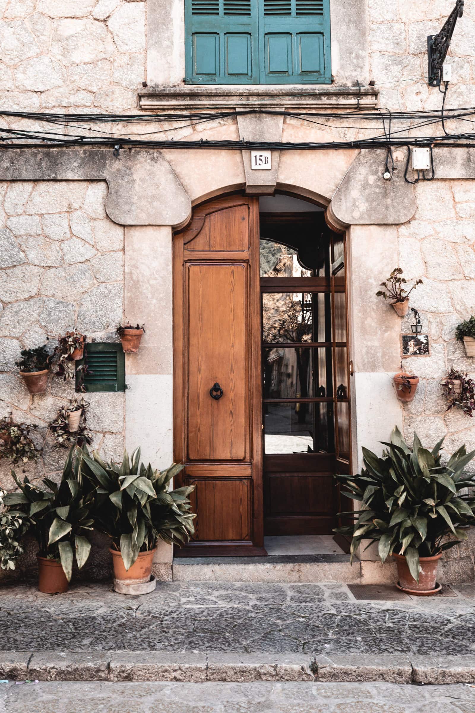 Valldemossa Türen Blumen Mallorca