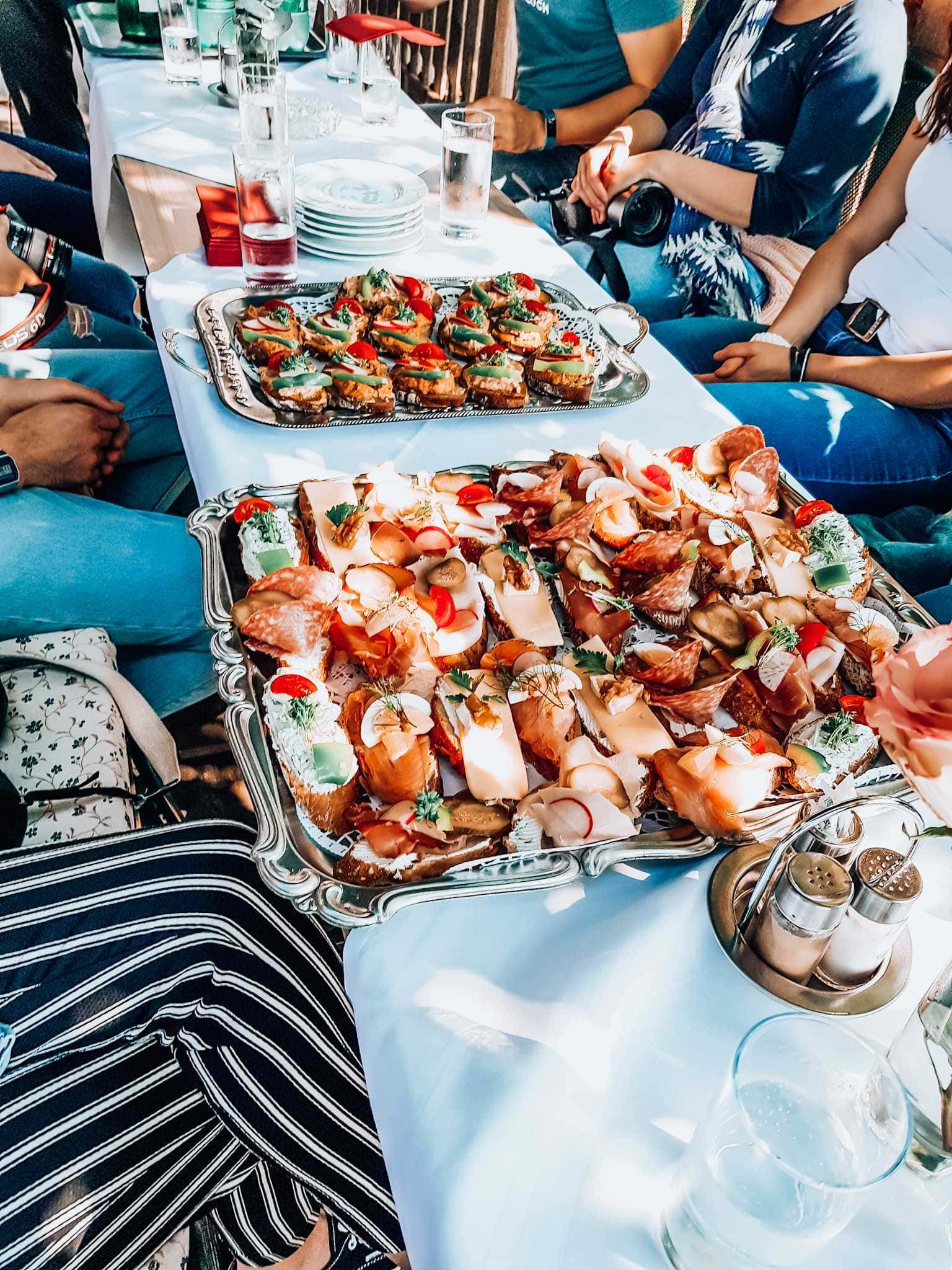 Brotzeit auf Silbertablett