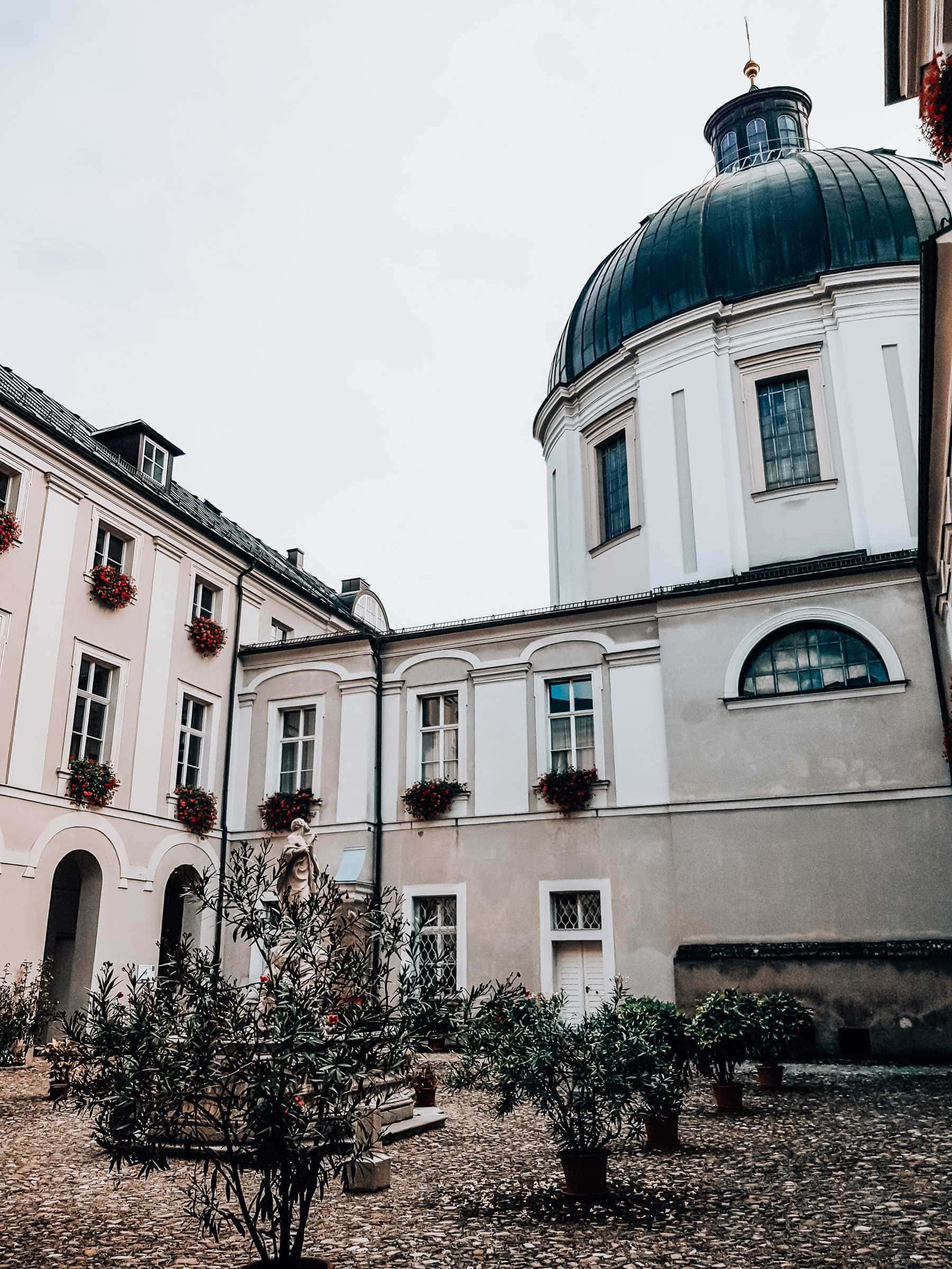 Innenhof im Gaestehaus Priesterseminar Salzburg