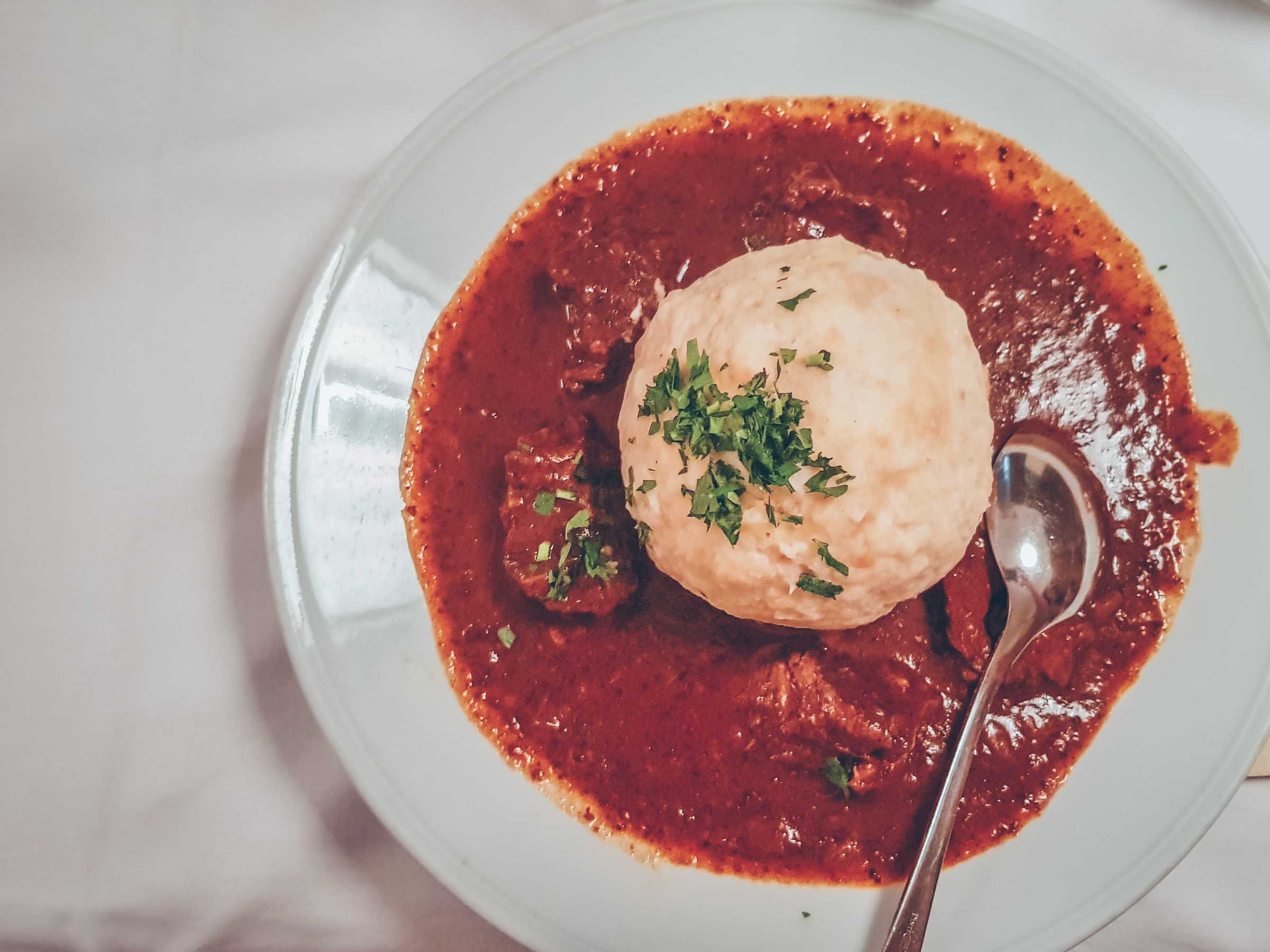 Gulasch mit Knödel