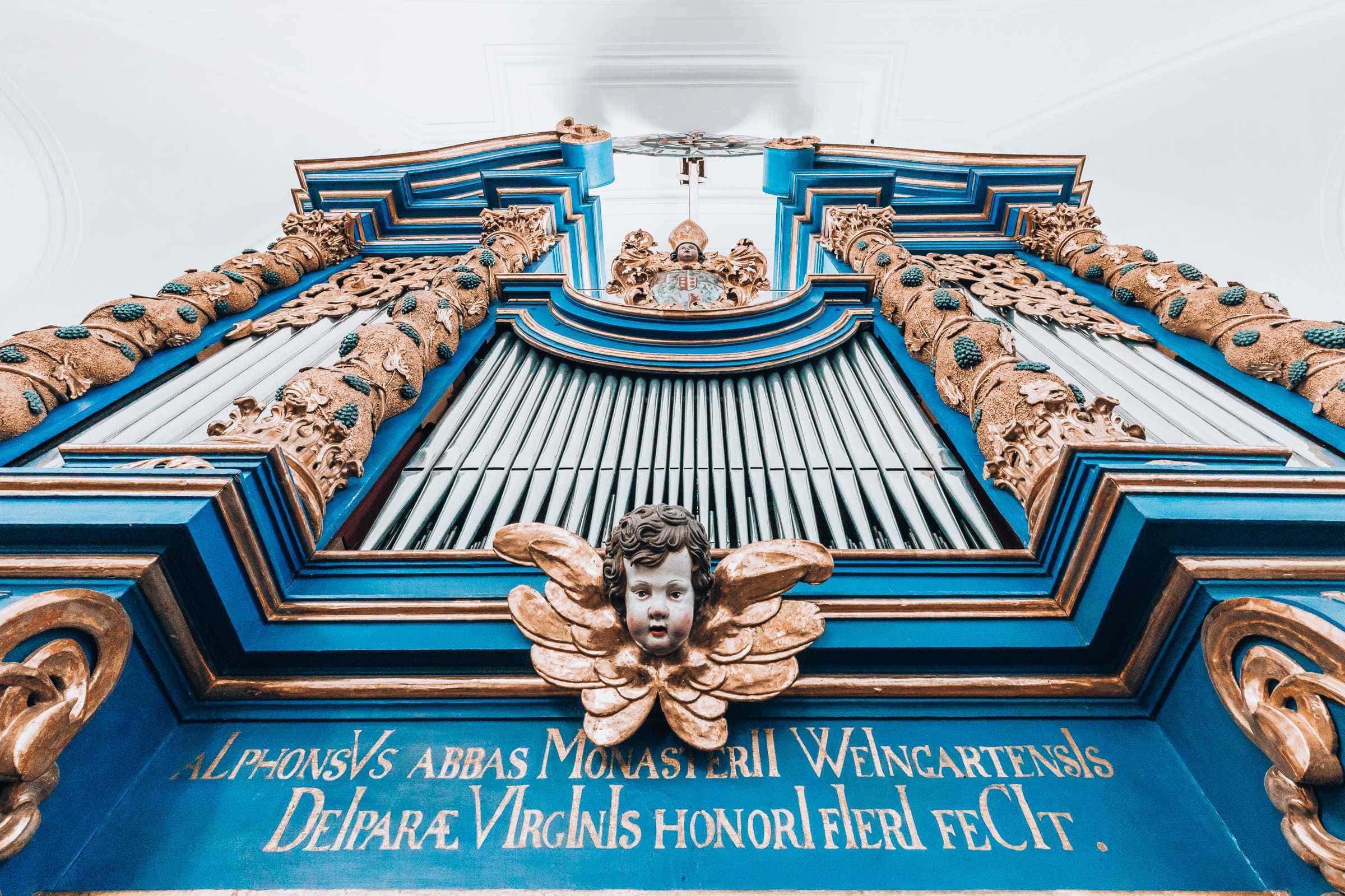 Blau und goldene Orgel in Maria Plain Kirche