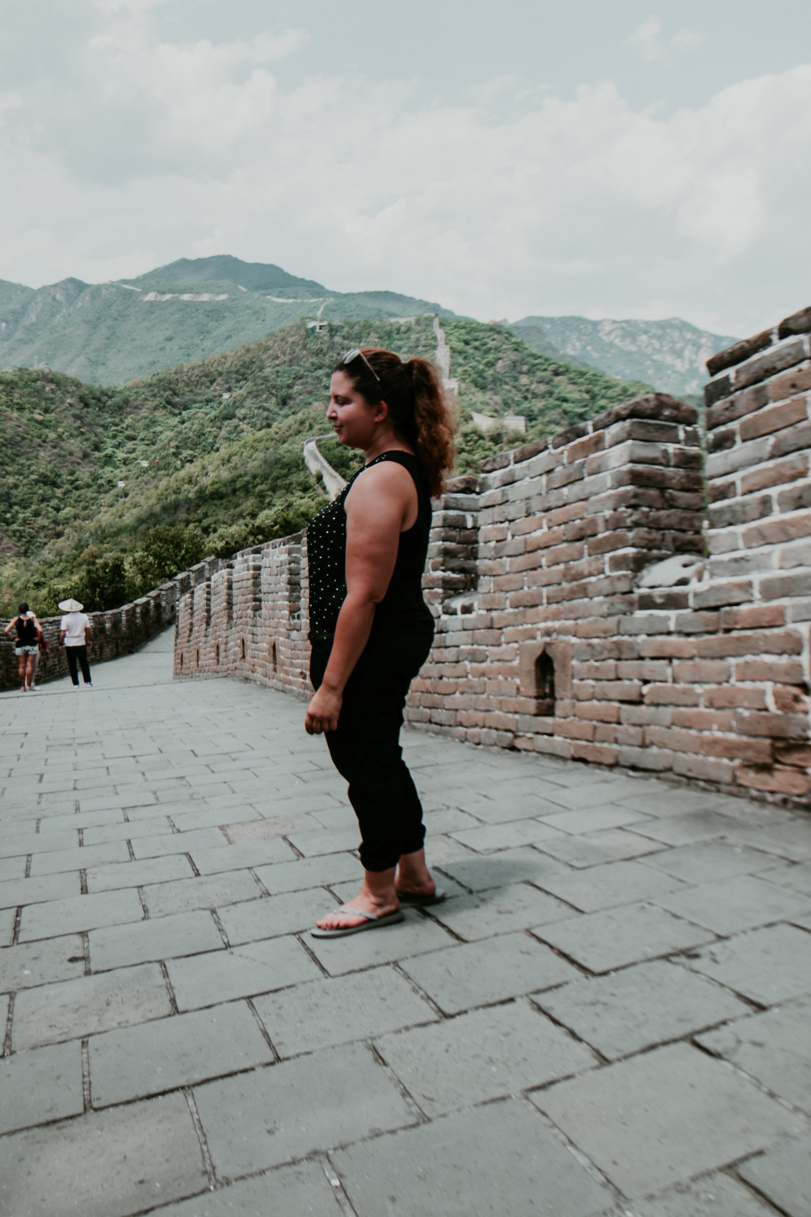 Auf der Chinesischen Mauer stehen