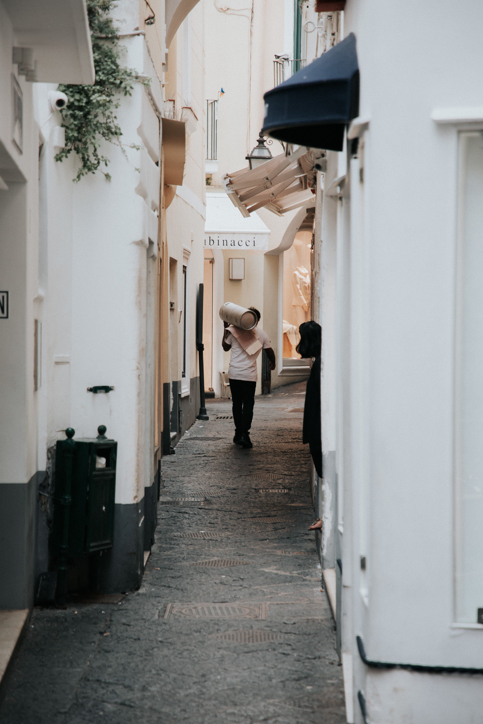 Mann in Gasse in Capri