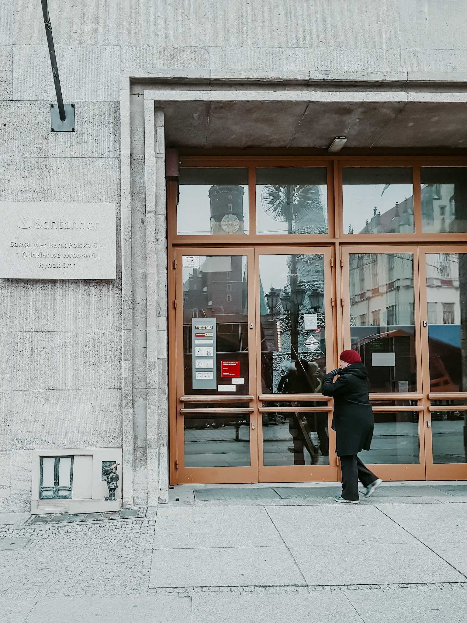 Breslau Sehenswürdigkeiten Zwerg an Bankautomat in Breslau