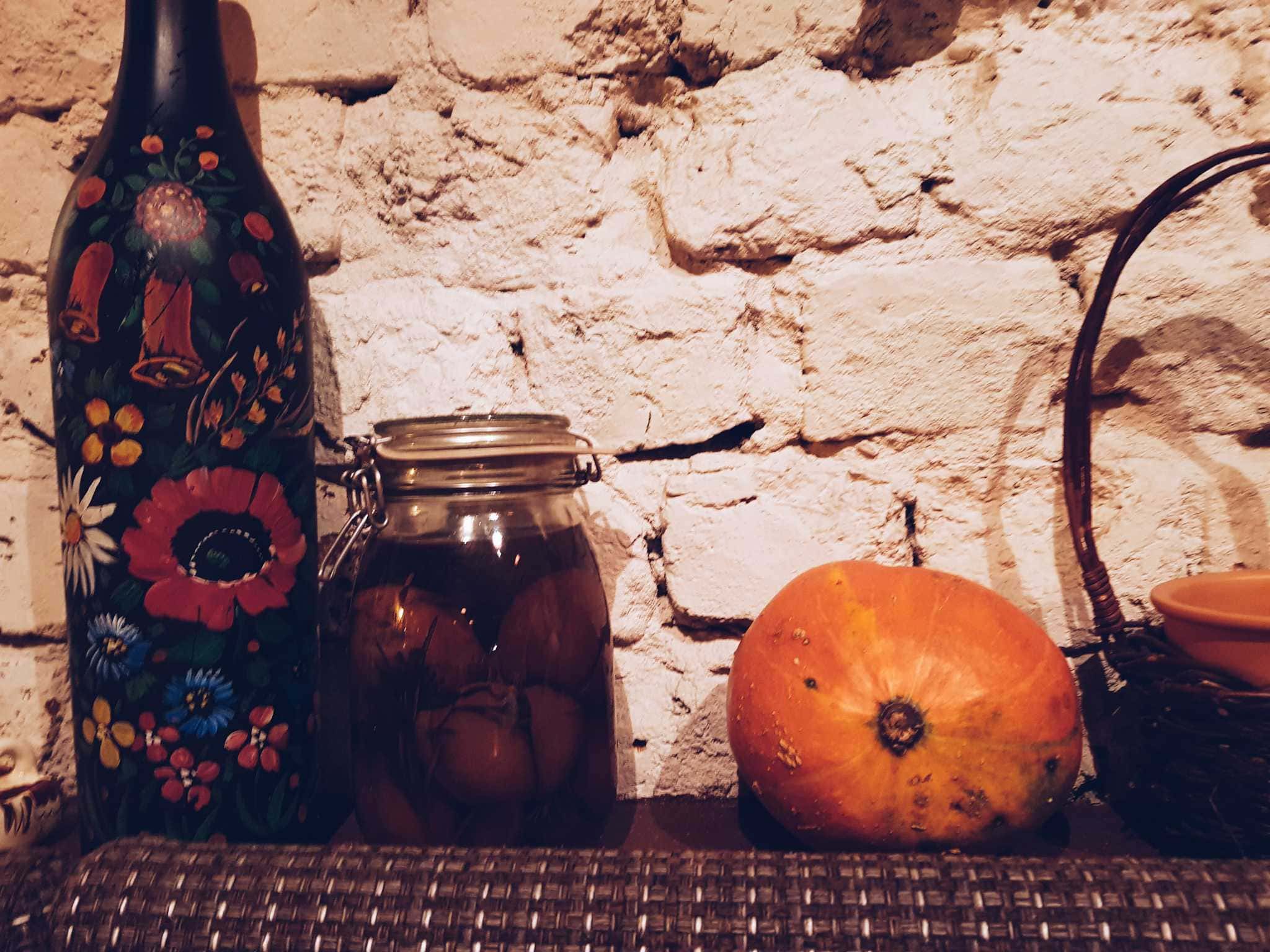 Breslau Sehenswürdigkeiten Georgische Dekoration mit Kürbis und eingelegtem Gemüse