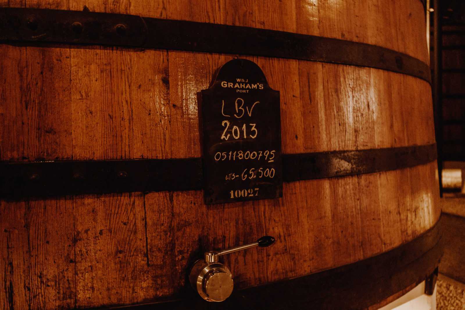 portwein porto fässer in graham's weinkellerei