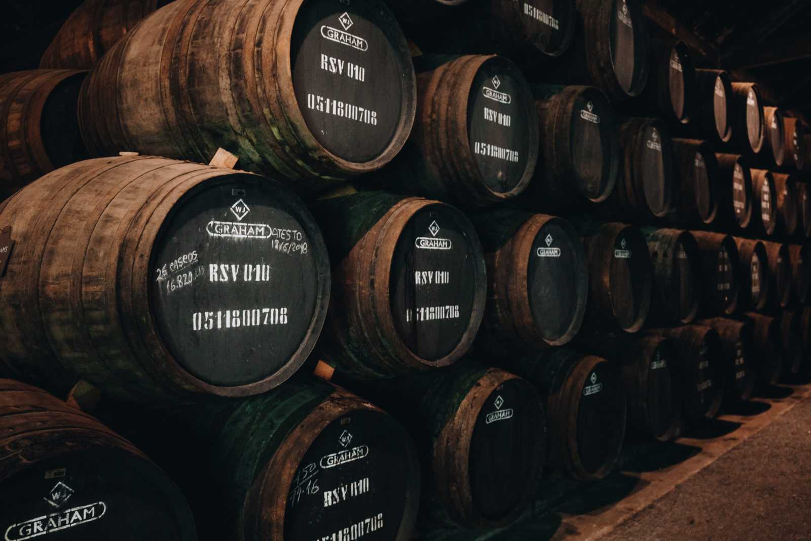 Portwein Fässer in Porto Portweinkellerei portwein porto Fässer kellerei Weinprobe