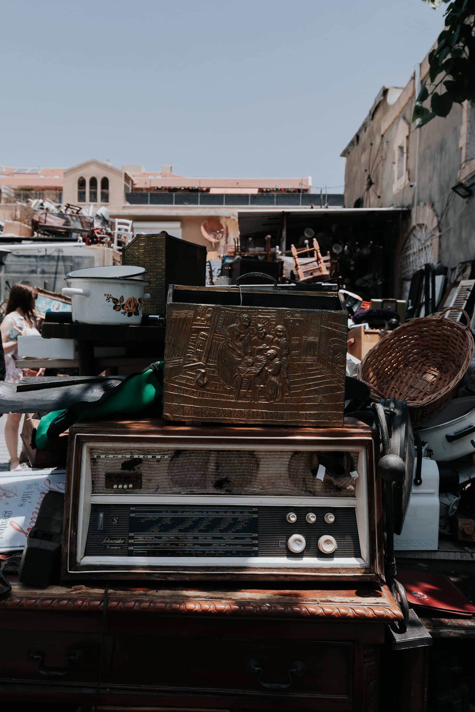 Tel Aviv Sehenswürdigkeiten Jaffa Flohmarkt Stand mit Antiquitäten