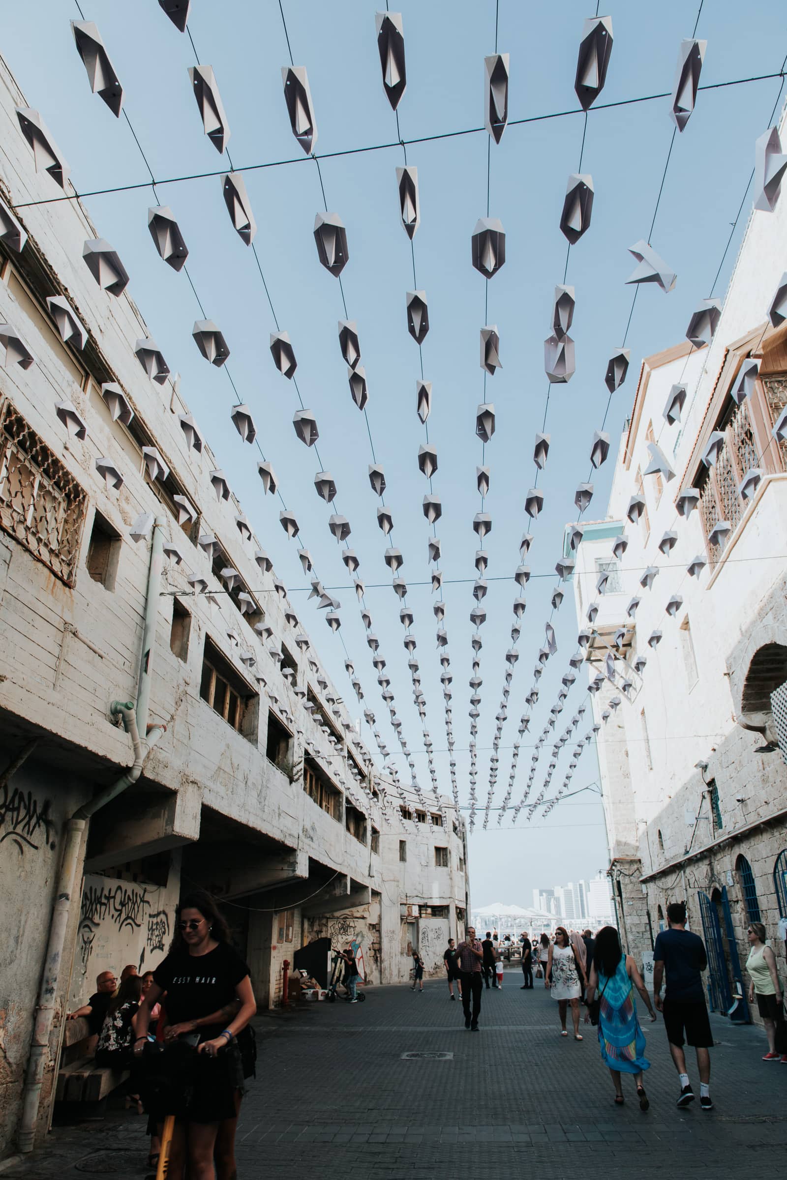 Tel Aviv Sehenswürdigkeiten Schiffe Papierboote Kunst Installation Skulptur Jaffa Hafen