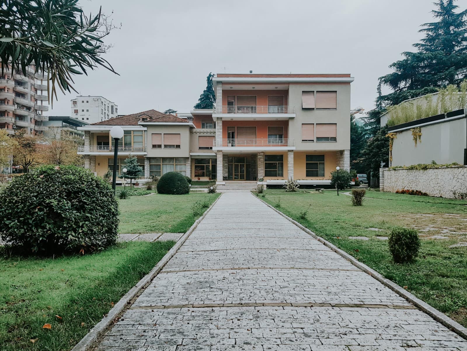 Tirana Sehenswürdigkeiten Villa Enver Hoxha