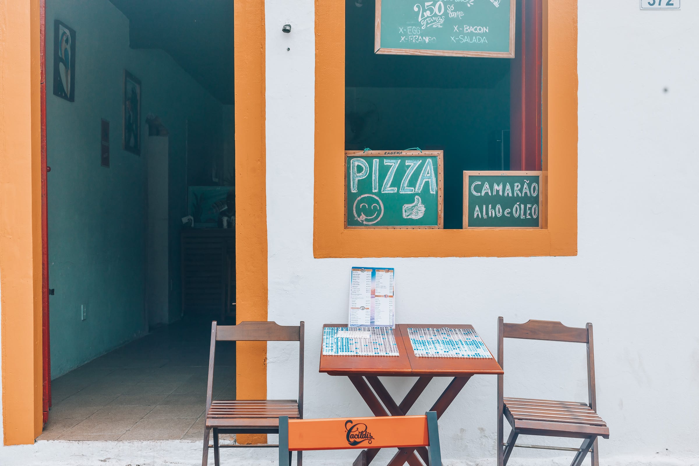 Kleine Bar mit Terrasse