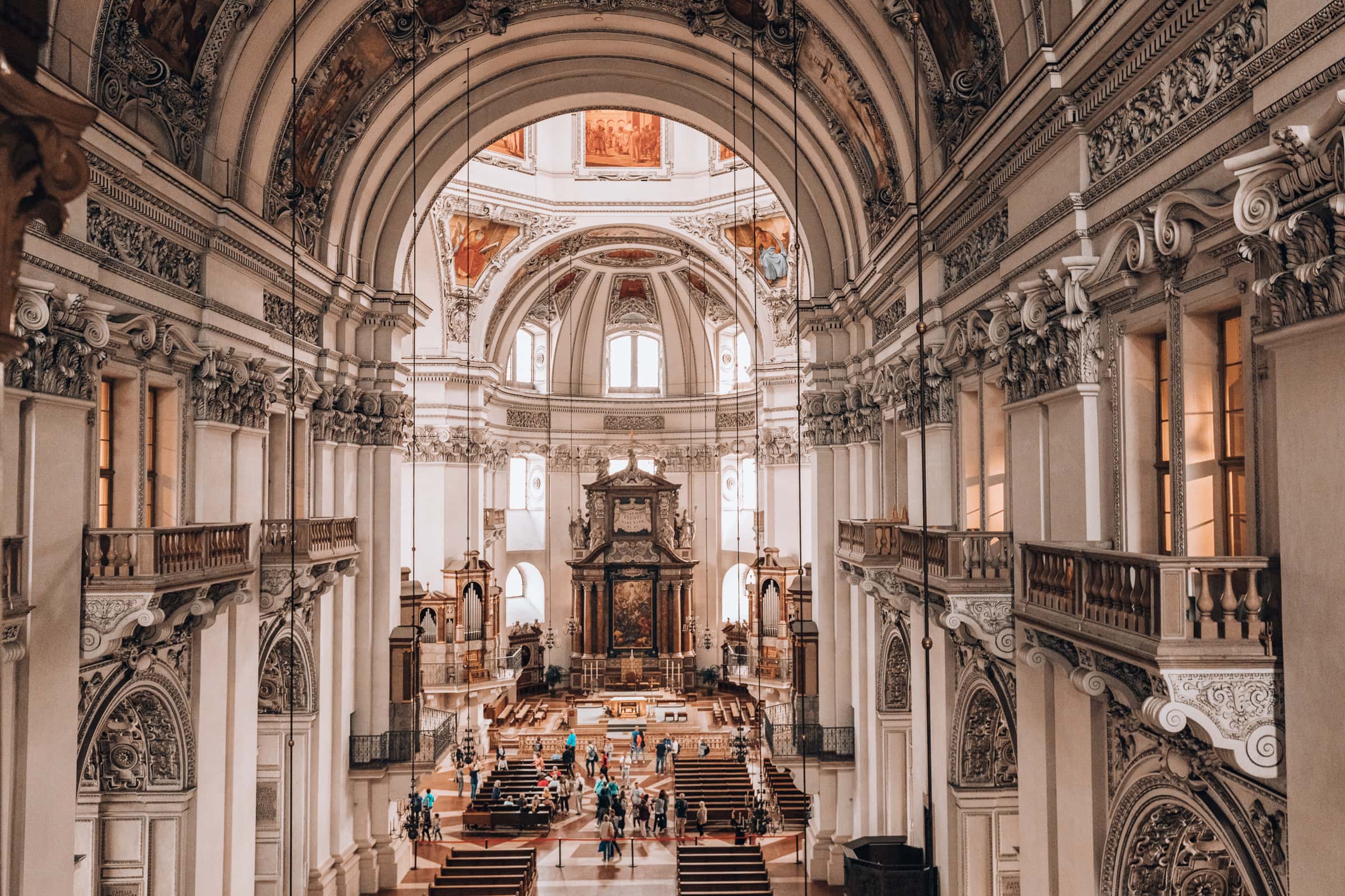 Salzburg Sehenswürdigkeiten Kirchenschiff des Dom