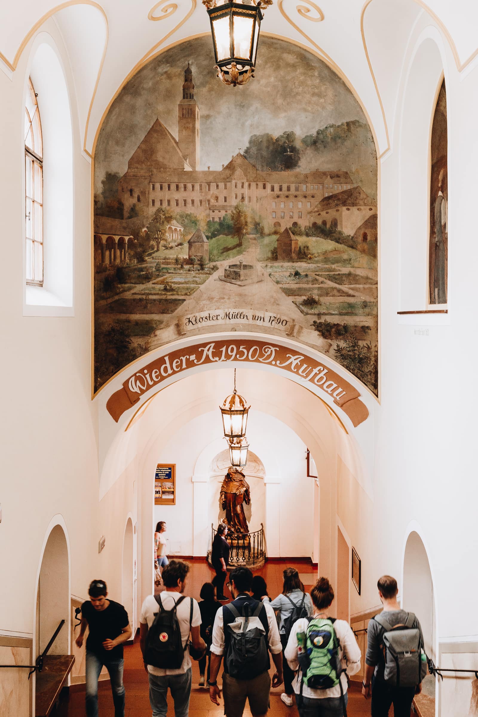 Salzburg Sehenswürdigkeiten Eingang zum Augustiner Bräustübl im Kloster Mülln mit Biergarten
