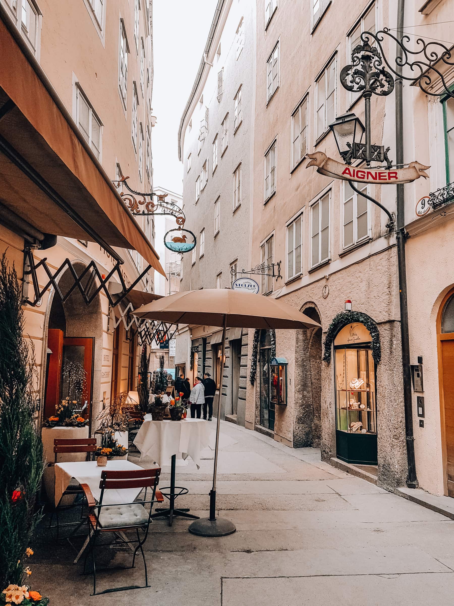 Salzburg Sehenswürdigkeiten Goldgasse in der Altstadt