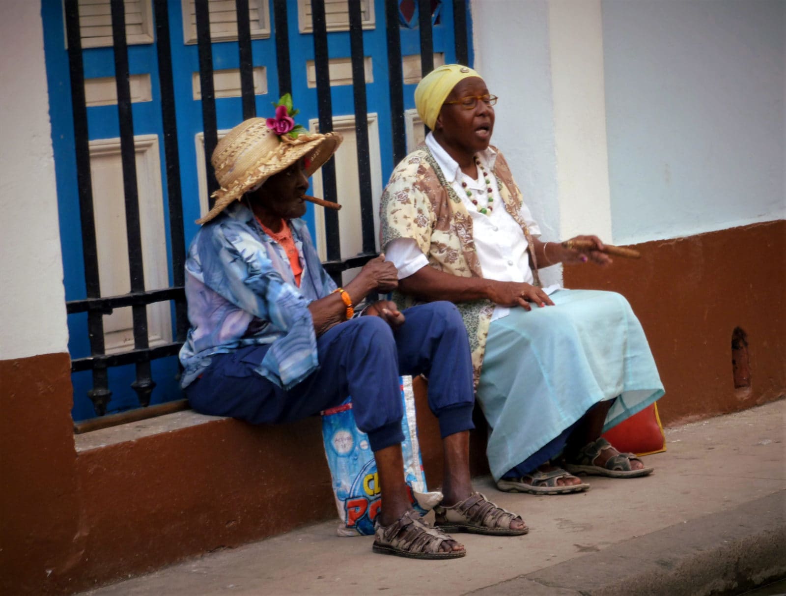 Kuba Frauen mit Zigarre