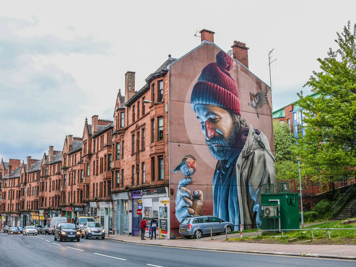 Glasgow Sehenswürdigkeiten Street Art Smug Man with Bird