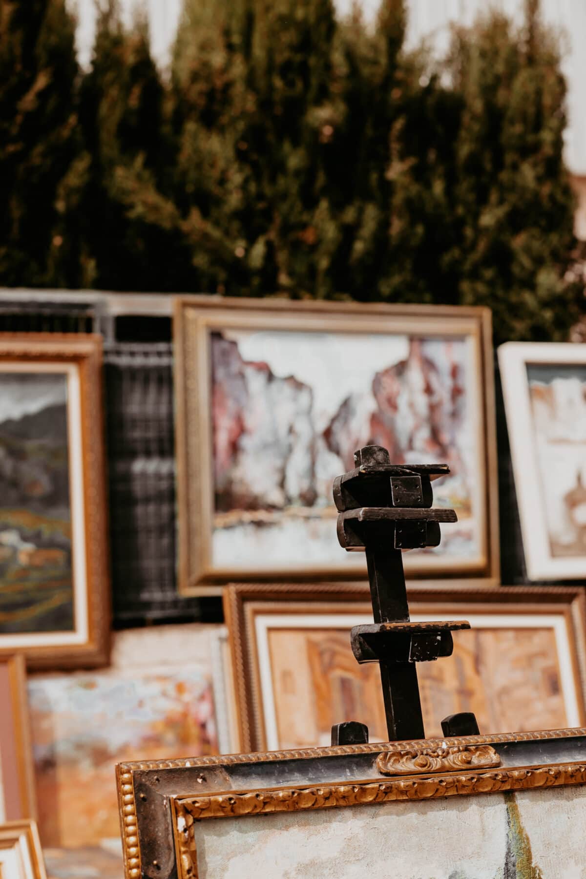 Bilder kaufen auf dem Flohmarkt in Consell Mallorca