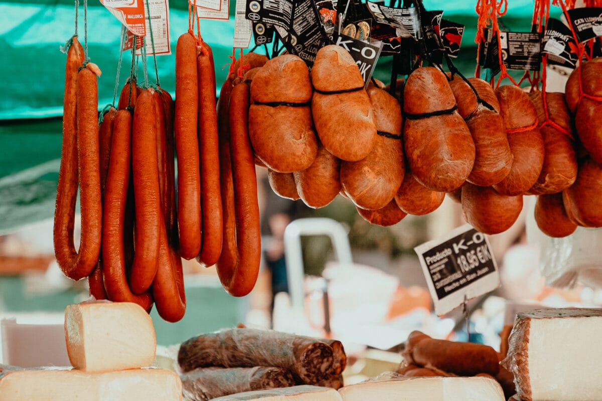 Sobrasadas auf dem Markt in Sineu, Mallorca