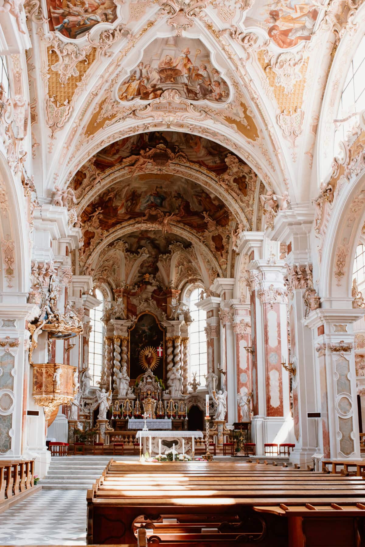 Stiftskirche im Kloster Neustift in Südtirol