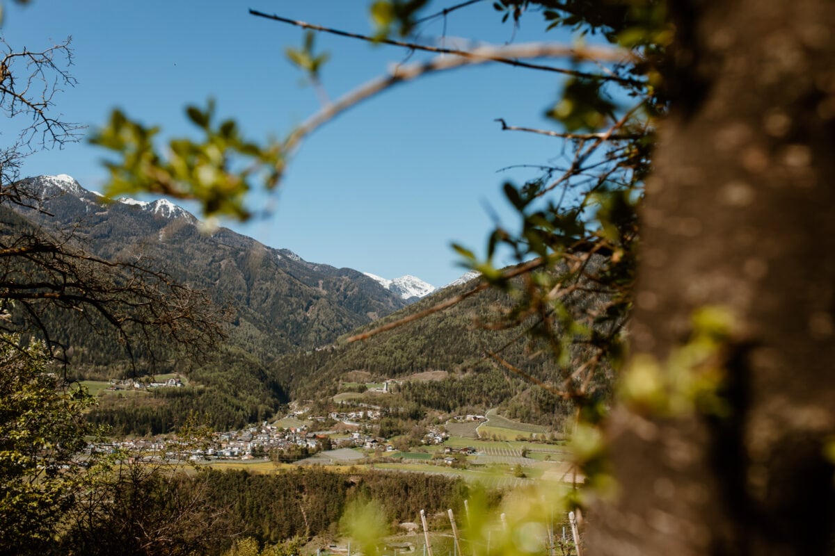 Blick auf Neustift im Eisacktal in Südtirol