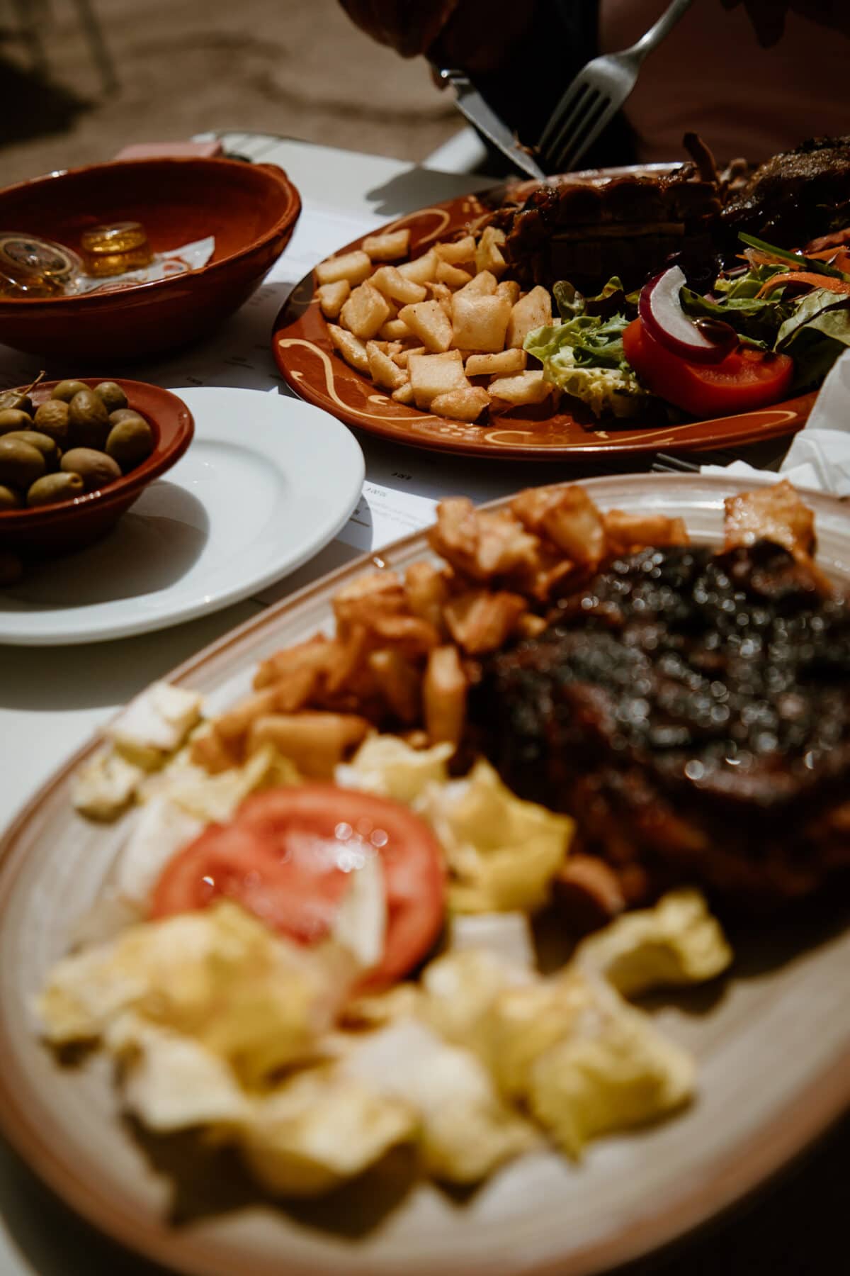 Lammfleisch Spezialität Restaurant Es Verger Alaró Mallorca