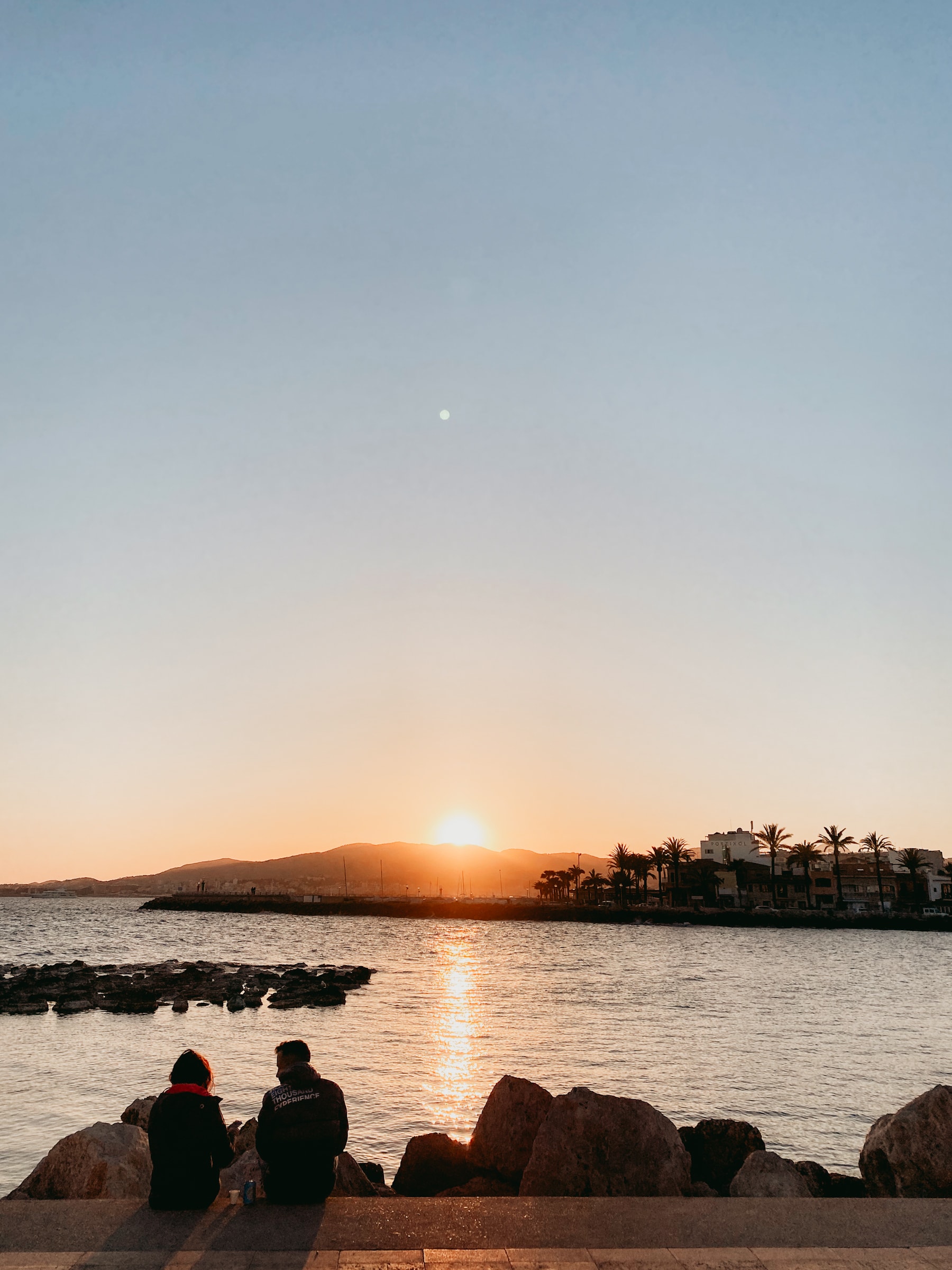 Sonnenuntergang an der Playa de El Molinar in Palma
