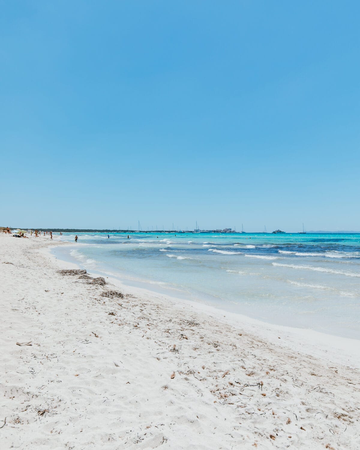 Mallorca Strand Es Trenc mit weißen Sand und türkisblauem Wasser