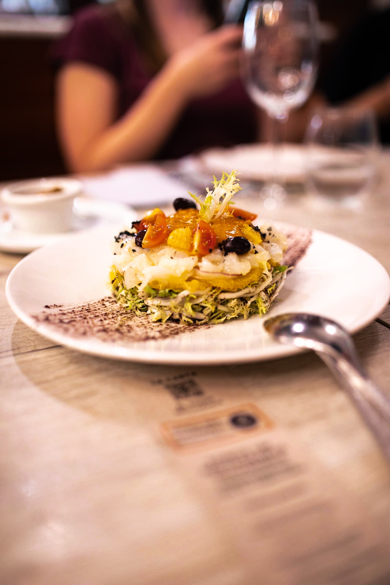Salat mit frischem Fisch in Bar El Posit in Cambrils