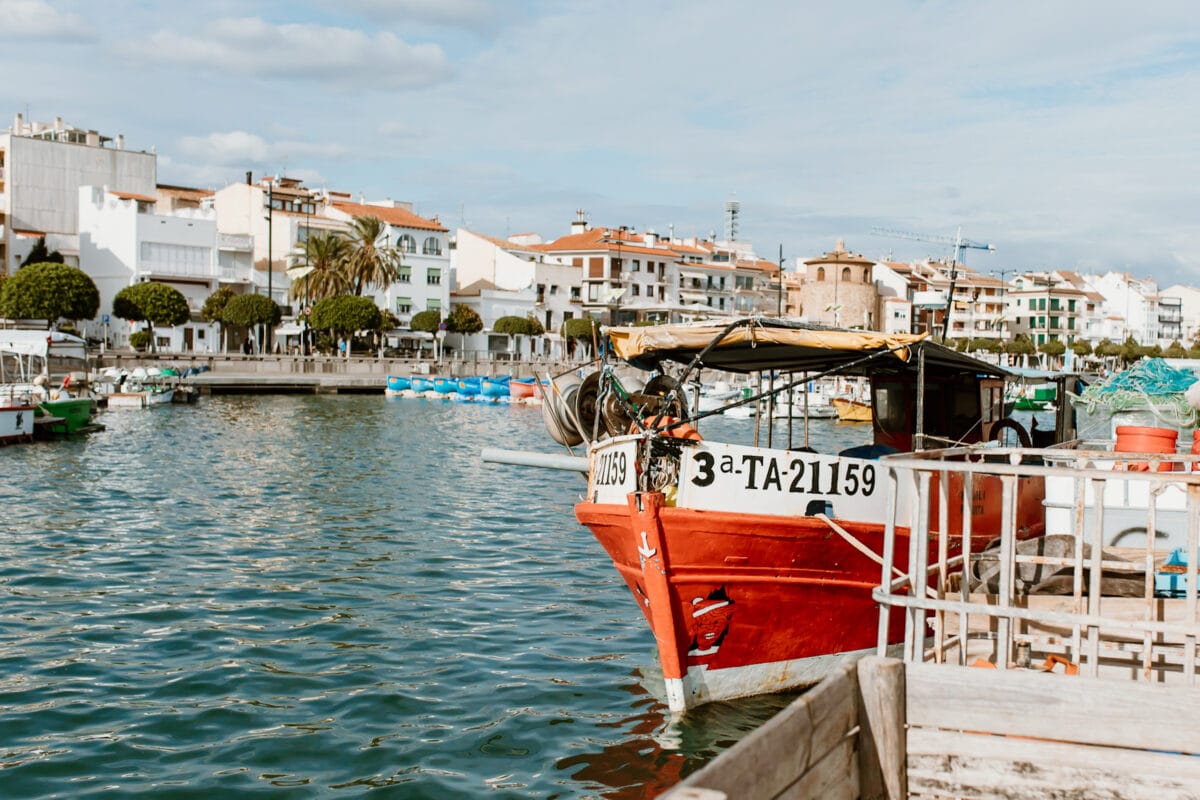 Sehenswürdigkeiten in Cambrils Boot im Hafen