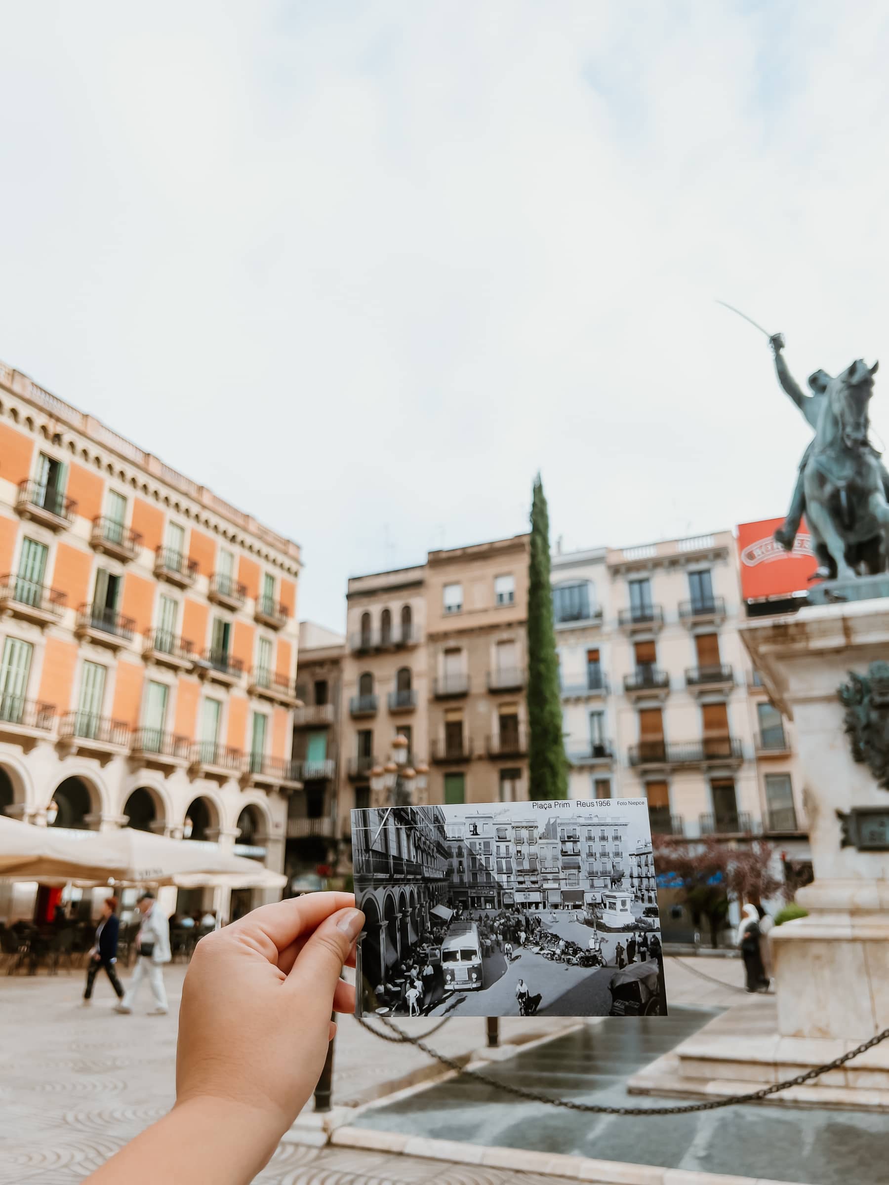 Reus Sehenswürdigkeiten Plaza Prim früher auf Foto in Schwarz-Weiss