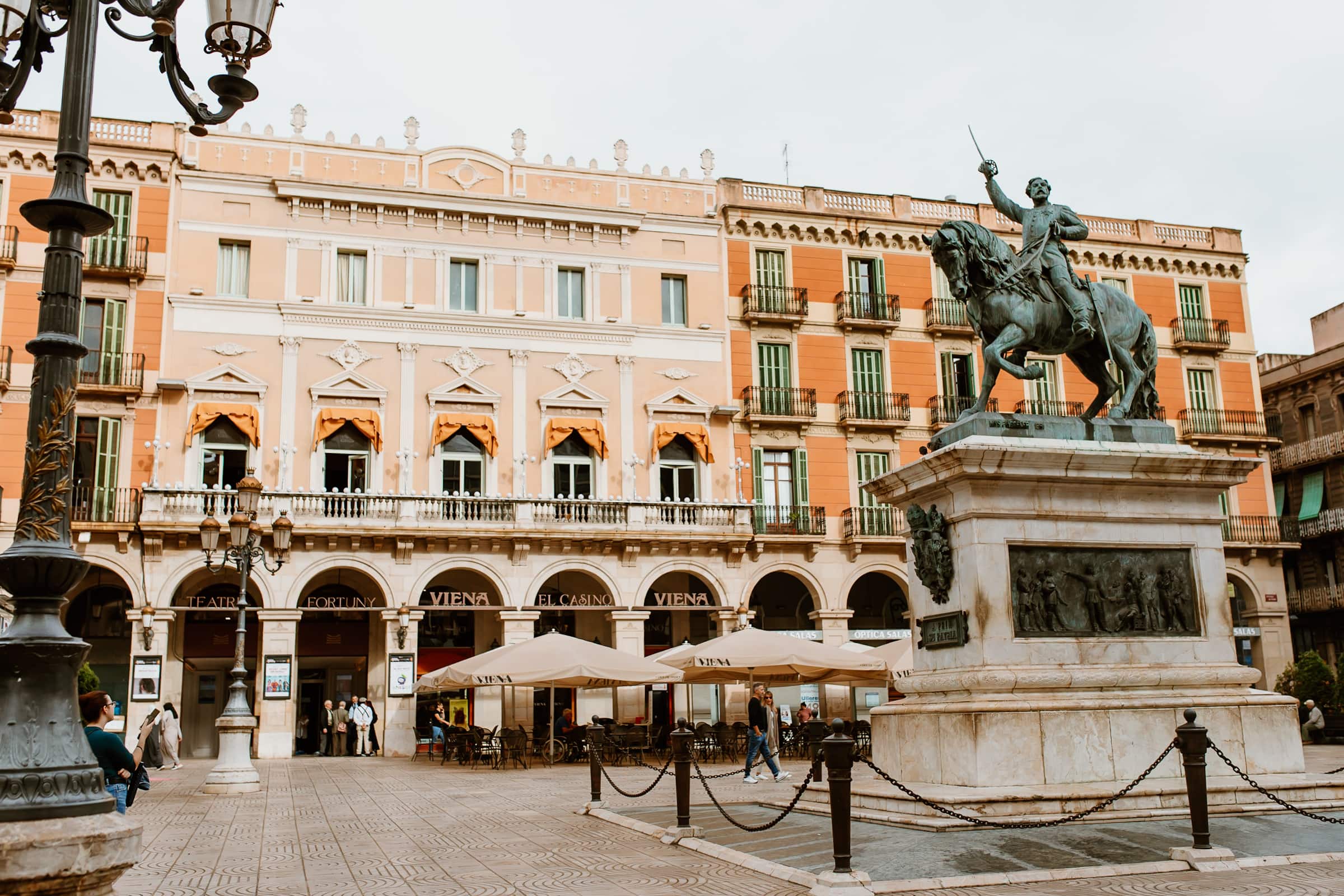 Reus Sehenswürdigkeiten Plaça Prim mit Statue