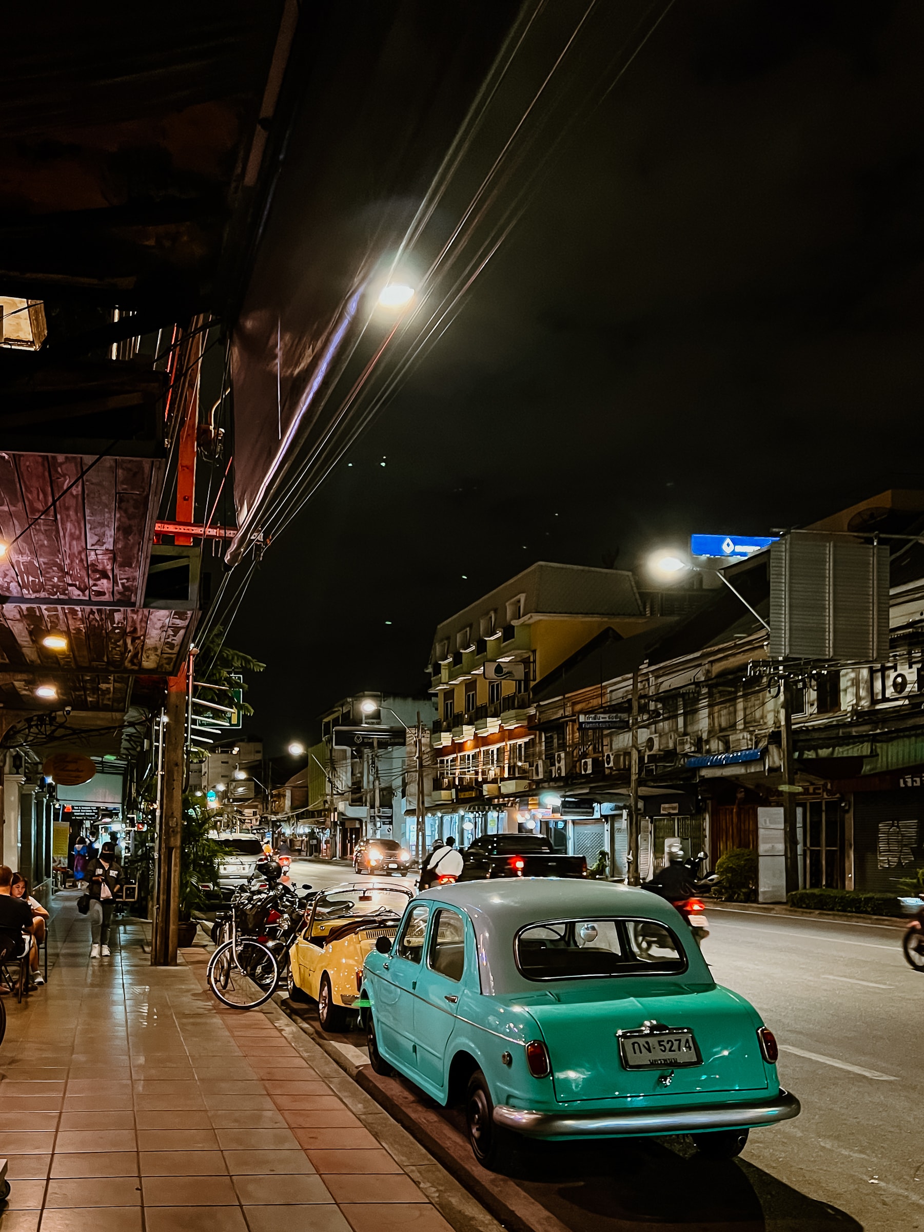 Samsen Road in Bangkok bei Nacht