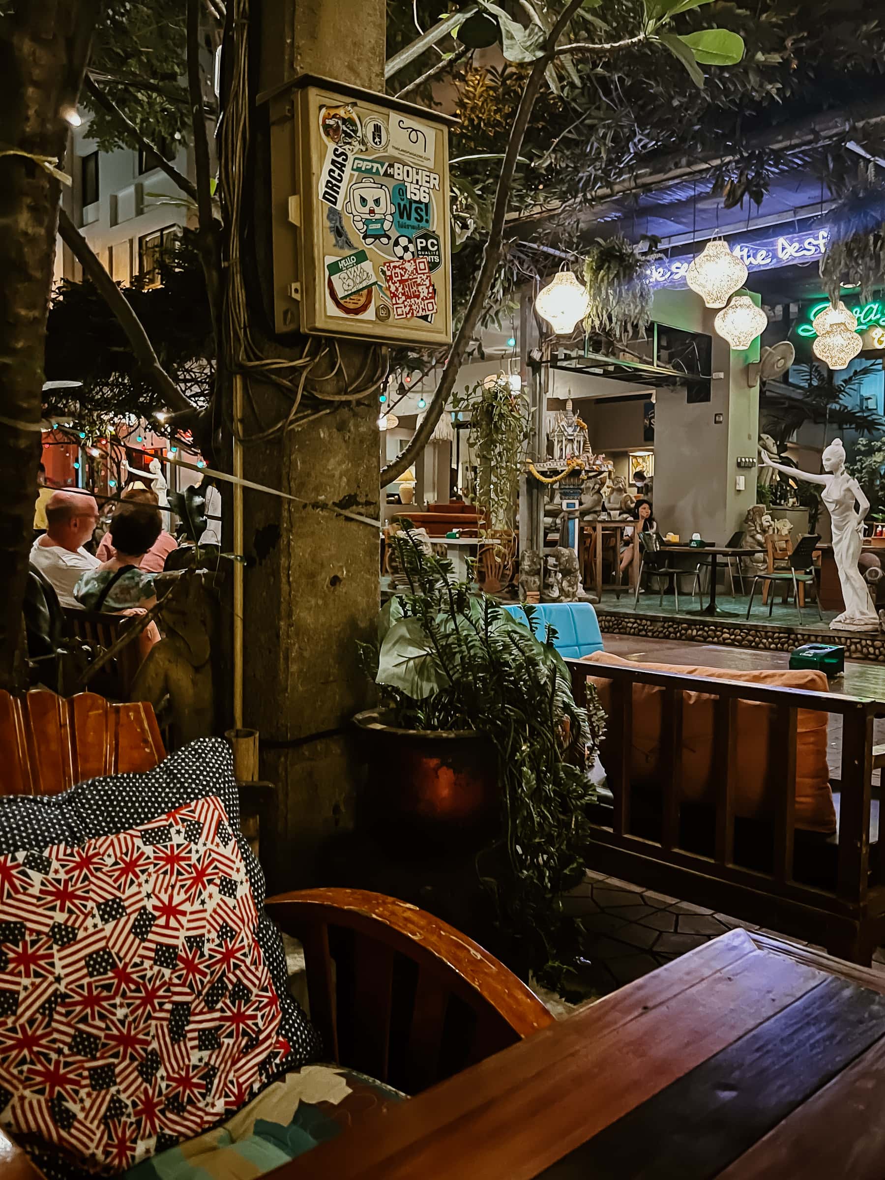 Restaurant auf der Rambuttri Road in Bangkok